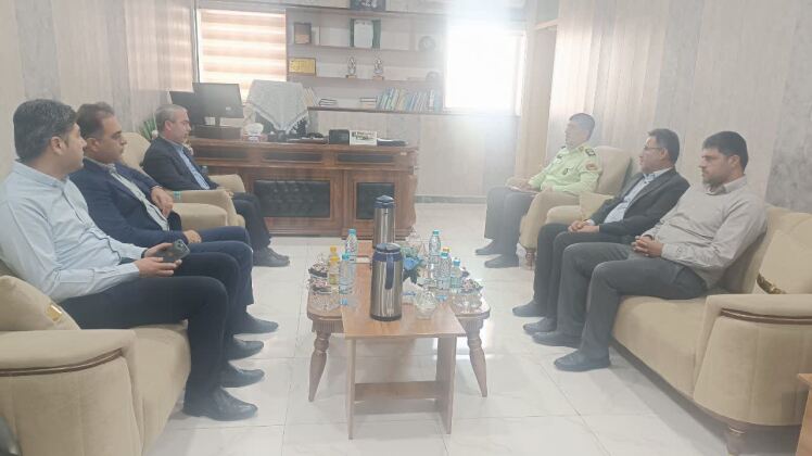 دیدار شهردار و اعضای شورای اسلامی شهر لامِرد با فرماندهی نیروی انتظامی شهرستان لامِرد